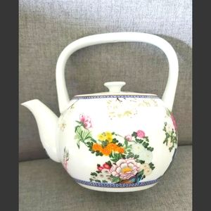 Porcelain 1983 Teapot Of The 12 months